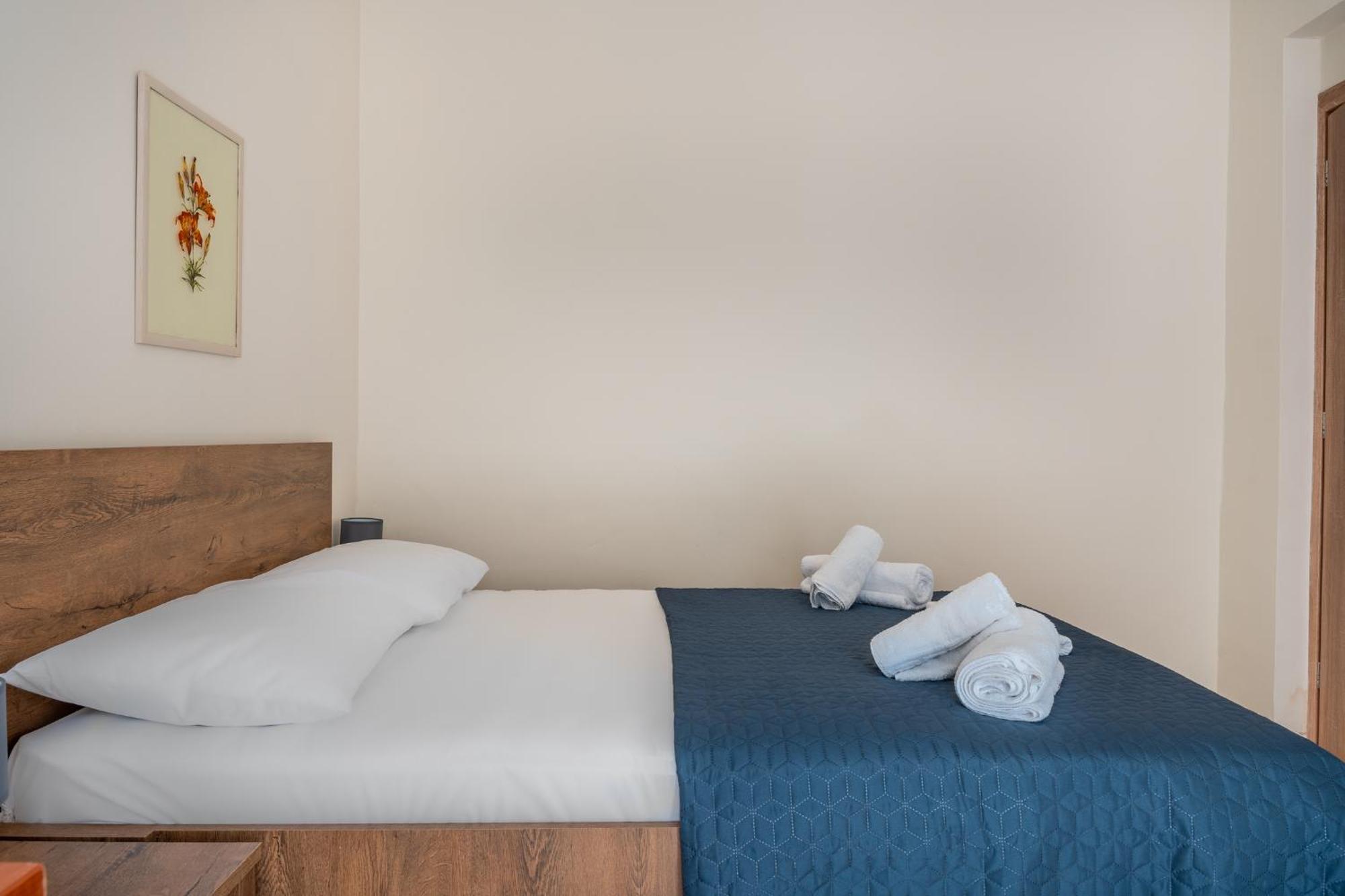 Stylish Central Renovated Apartment Iraklion Buitenkant foto